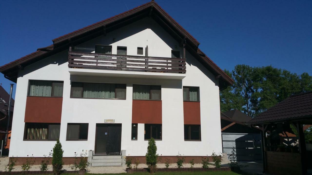 Rosenville Rîşnov Exteriör bild