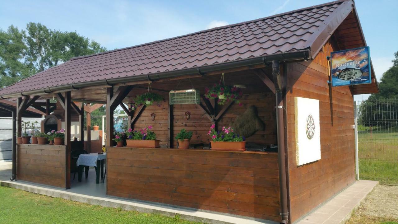 Rosenville Rîşnov Exteriör bild