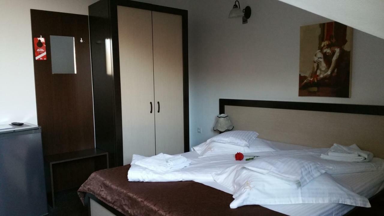 Rosenville Rîşnov Exteriör bild