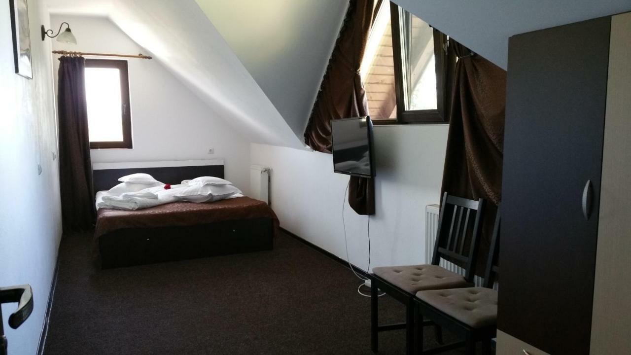 Rosenville Rîşnov Exteriör bild