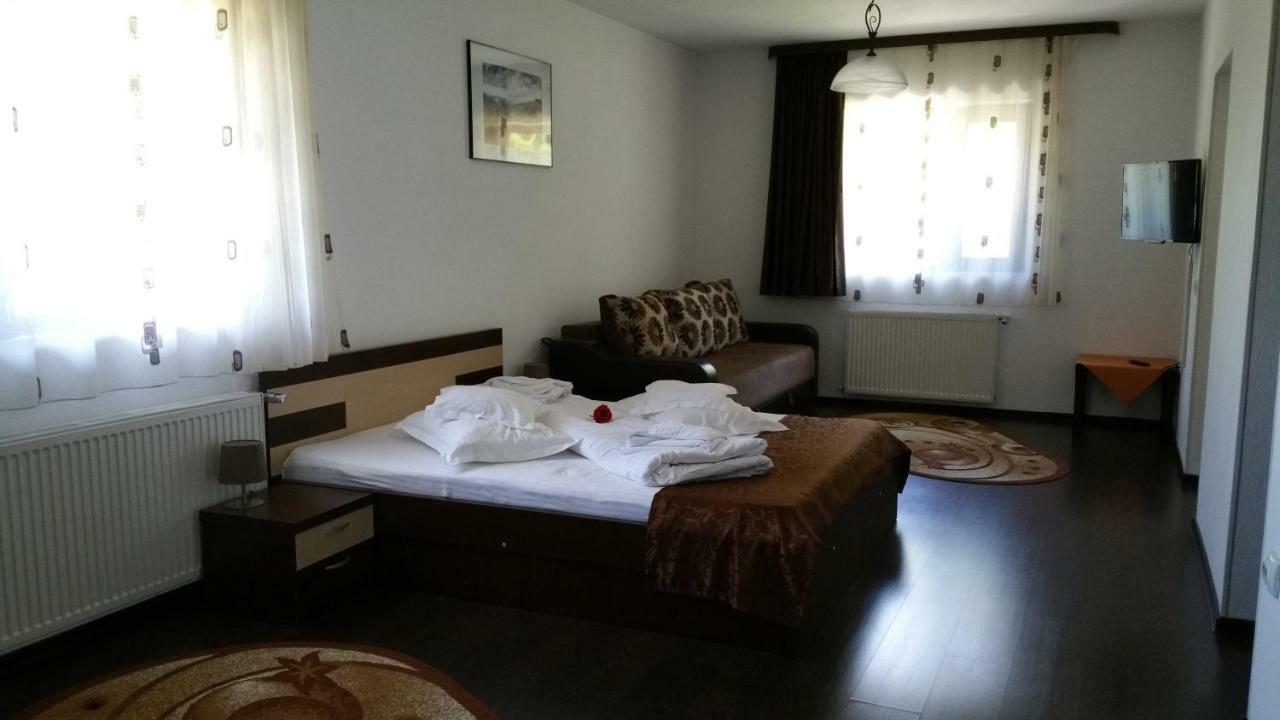 Rosenville Rîşnov Exteriör bild