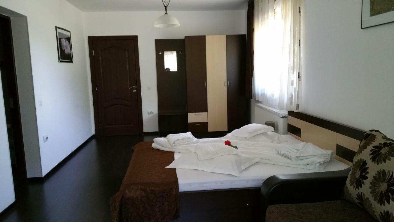 Rosenville Rîşnov Exteriör bild